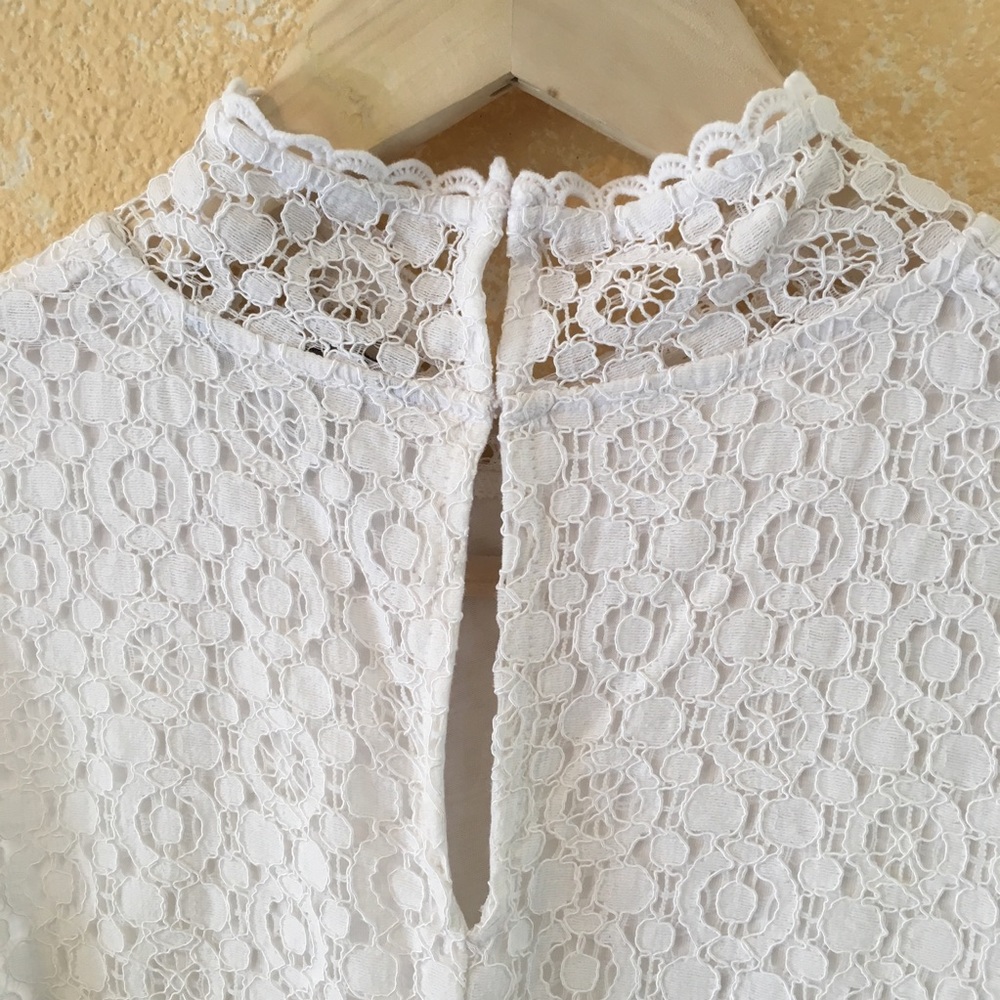 Banana Republic Lace Shell Mock Neck Tank - Picture 4 of 8